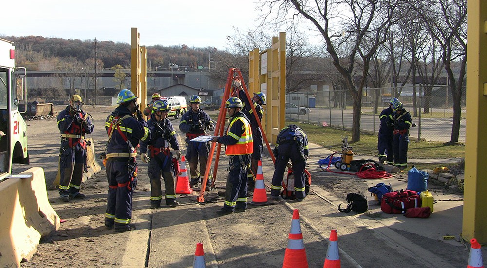 Confined Space and rail rescue using a tripod