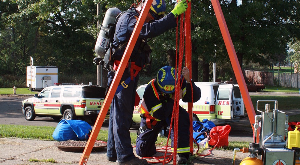 Using a tripod to perform a tunnel rescue while on SCBA